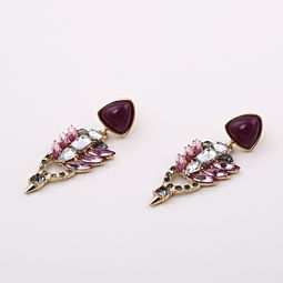 金鳳凰情飾品店 秋冬新風尚，寶石耳釘014閃耀登場